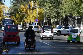 “西城大妈”举报，北京一非法销售电动车店铺被端图片