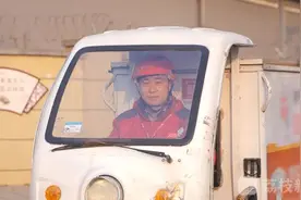 春节里的守望者｜快递员小王：在城市里挣出自己的生活图片
