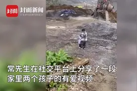 有爱！妹妹被鞭炮声吓到 哥哥扔下玩具车跑向妹妹将其抱到怀里安慰图片