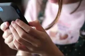 内蒙古一小女孩因为寒假作业报警：要求警察把父亲抓走视频封面