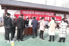 推出普法新形式：打卡法德文化广场，群众参与喜乐多图片