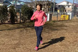 特写｜疯狂的“跑步奶奶”：62岁，3小时内跑完马拉松图片