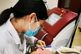 重医二院·聚焦前沿 | 第33期，安全舒适的热拉提 解救怕痛的抗衰“女孩”图片