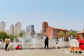 喷泉花开春意浓，印象济南景色不错图片