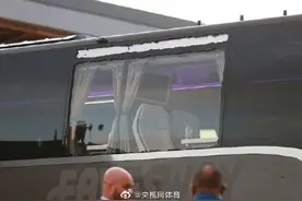 皇马大巴被利物浦球迷袭击 利物浦致歉图片
