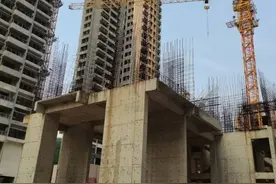 施工方与开发商就工程款“扯皮”，惠州大亚湾嘉宝雅园停工18个月「区域楼市调查」图片