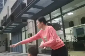 柳州女子接幼儿回家“多出”10万元现金，吓得赶紧报警！原因很意外图片
