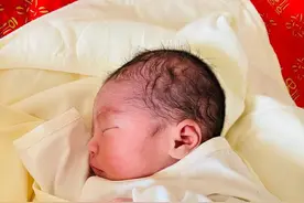 德云社烧饼二胎得子取名为"饼干" 大儿子叫"烧麦"图片