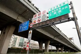 要当心啦！杭州双限新政过渡期 每天超千辆次区域号牌“闯禁”图片
