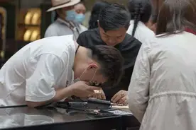 @收藏爱好者 古玩艺术品交易会成都开幕图片