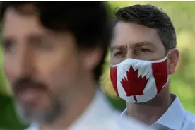 “全裸”出镜视频会议后，加拿大议员又被拍到在镜头前小便……图片