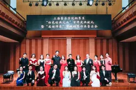 16手联弹《歌唱祖国》，让钢琴说中国话图片