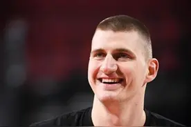 约老师喜提MVP，41号秀创造NBA历史图片