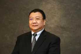 瑞幸创始人陆正耀被列为被执行人，执行标的超12亿元视频封面