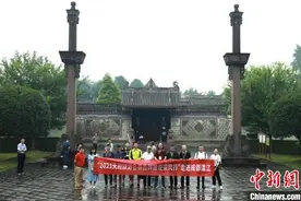 知名摄影师书画家走进成都温江 感受“健康花园城”生态之美图片