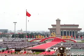一生跟党走 做党的好女儿——重医附二院护理部主任甘秀妮参加庆祝中国共产党成立100周年大会图片