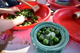 木瓜是定情之物，枇杷是乐器……夏日瓜果不只是“吃”那么简单图片