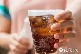 270斤小伙8瓶饮料喝进ICU 医务人员泌”境察“凶”图片