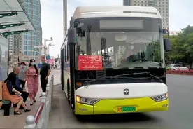 库尔勒市开通环博斯腾湖旅游景区旅游公交专线图片