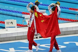 “下饺子的水花都比这大”！00后跳水小将陈芋汐、张家齐拿下女子双人台冠军图片