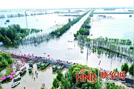 鹤壁：众志成城抢大险 合力抗洪保平安图片