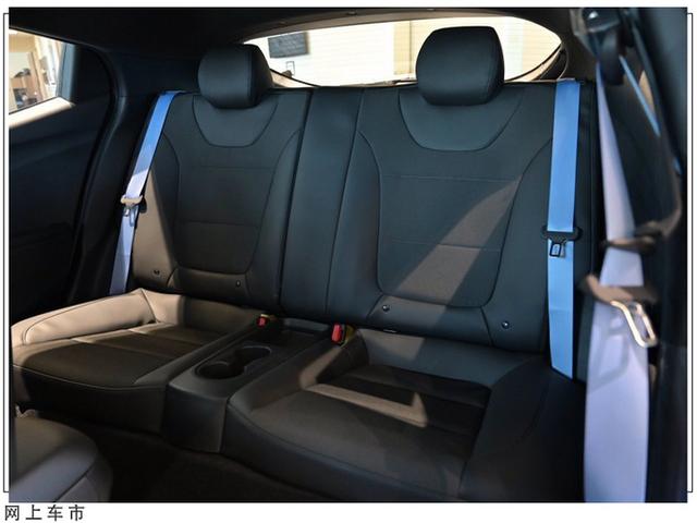 现代全新高性能轿车实拍！搭2.0T引擎+运动套件，不对称三门设计