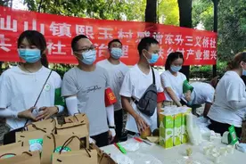 社区互助 彭州千亩滞销酥梨找到新销路图片