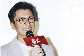 谢霆锋认真拼命不设限图片