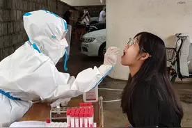 鲁东大学：校医院向“疫”而行 奋战在核酸检测第一线图片