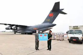 我军运20抵达越南图片