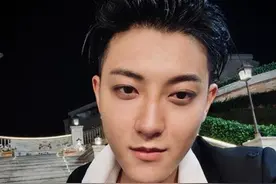 黄子韬发狠运动「手臂壮一大圈」！穿背心爆肌…粉丝惊：过于猛图片