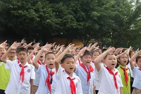 绵竹市紫岩小学举行“理想照亮未来”开学典礼图片