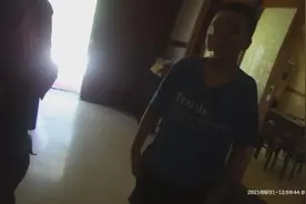 杭州一11岁男孩怒而报警：“把我妈妈抓走关起来”图片