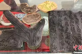 七旬木版水印师复制张大千徐悲鸿名作 精雕细琢传写意古韵图片