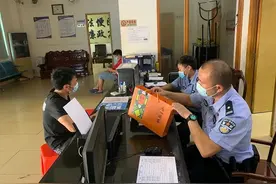 男子到派出所送月饼？结果还收了！？这是怎么一回事？图片