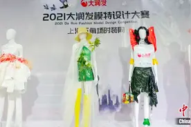 这场模特设计大赛，大学生跟超市理货阿姨PK起来了……图片