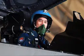 飞歼击机，在南海巡航：特级飞行员徐之辉的27年图片