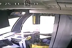 男子因坐过站抢公交车方向盘，南宁两名16岁少年挺身而出制止危机图片