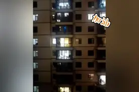 甘肃一封控小区合唱《歌唱祖国》，业主：唱着唱着就哭了