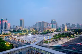 八一广场位于江西省南昌市东湖区，为南昌市的心脏地带图片