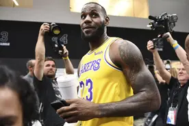 克劳德社交媒体被爆破！大批詹密疯狂刷屏攻击他：勒布朗是你父亲图片