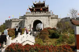 贵阳唯一的5A级景区，历史古迹众多，白天门票10元晚上则是免费图片