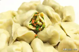 明日小年，韭菜鸡蛋馅饺子这么调，只需3种料，做出饭店大厨水平图片