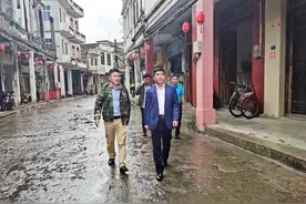 轻车简从 不打招呼 钟鸣明到文昌铺前镇调研图片