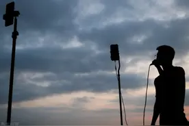 点歌的人~就把这首歌送给失意的你图片