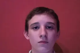 一名男子连续10年每天自拍，第一张和最后一张变化太大了图片