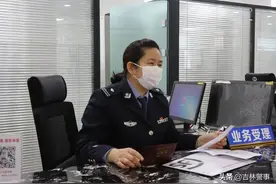 “疫”线警花别样红图片