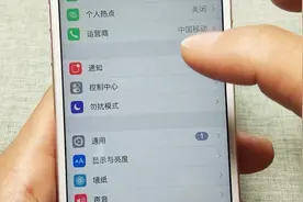 手机突然黑屏变黑，就以为坏了？那你就大错特错了！视频封面