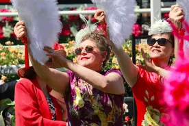为啥中年女性都沉迷广场舞？不只为了锻炼身体，还有这个猫腻图片
