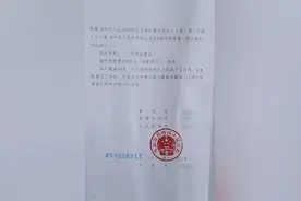 公职人员拖欠贷款被登报曝光，起诉银行侵犯隐私一审败诉；原告：只有法院有权曝光，银行：合同约定可曝光图片